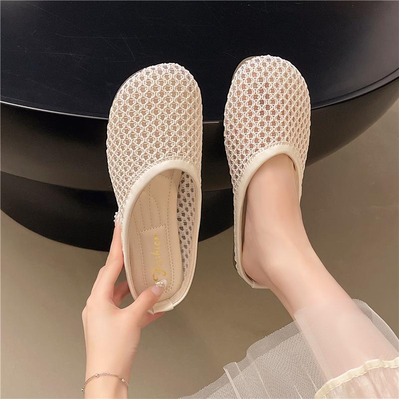 Women's hollowed-out flat shoes, half slippers, women's feet, mesh surface, outside summer, wear bag head casual slippers in 2025