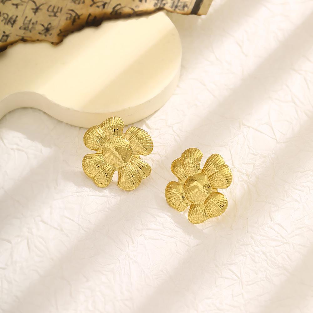 Temperament Retro Vertical Striped Stud Earrings High-Grade Stainless Steel Hollow Love Butterfly Earrings Women'S Niche Earrings