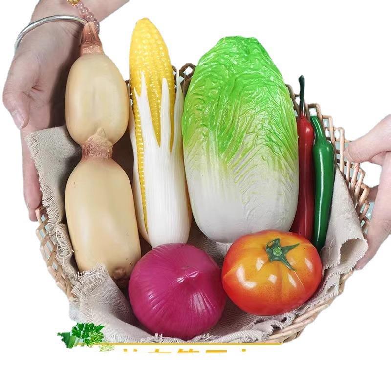 Children's Educational Toy: Fake Plastic Fruit & Vegetable Set for Play & Decor - Includes Chili & Tomato Ornaments.