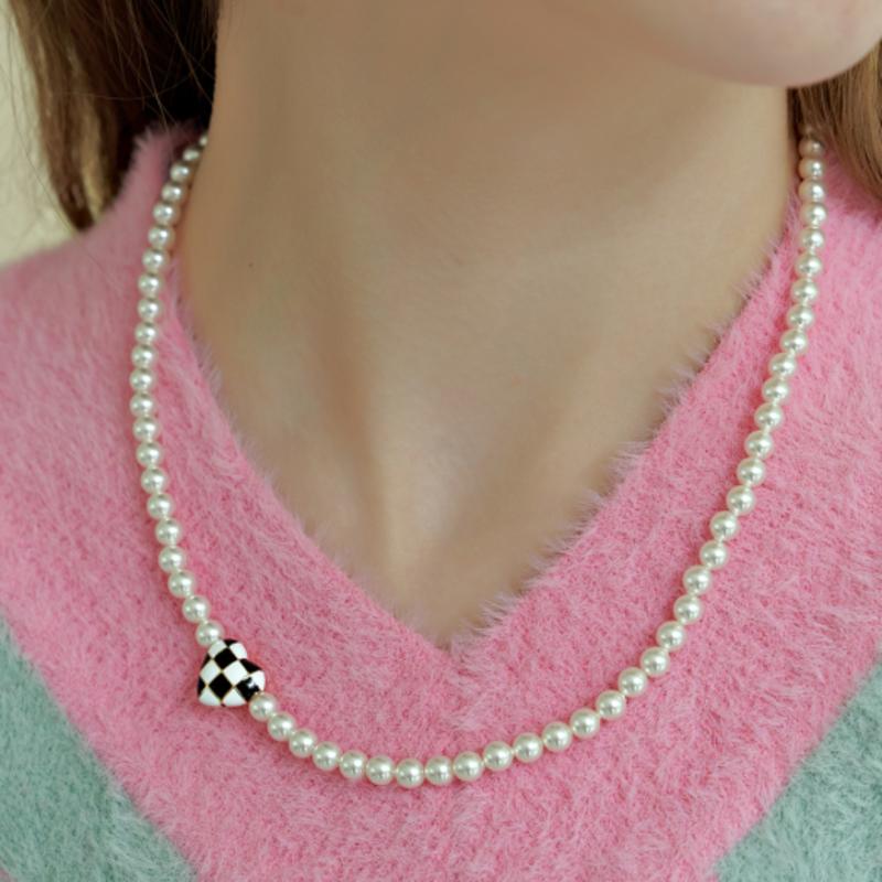 Tatiana Heart Checkerboard Toggle Bar Necklace_NZ1189