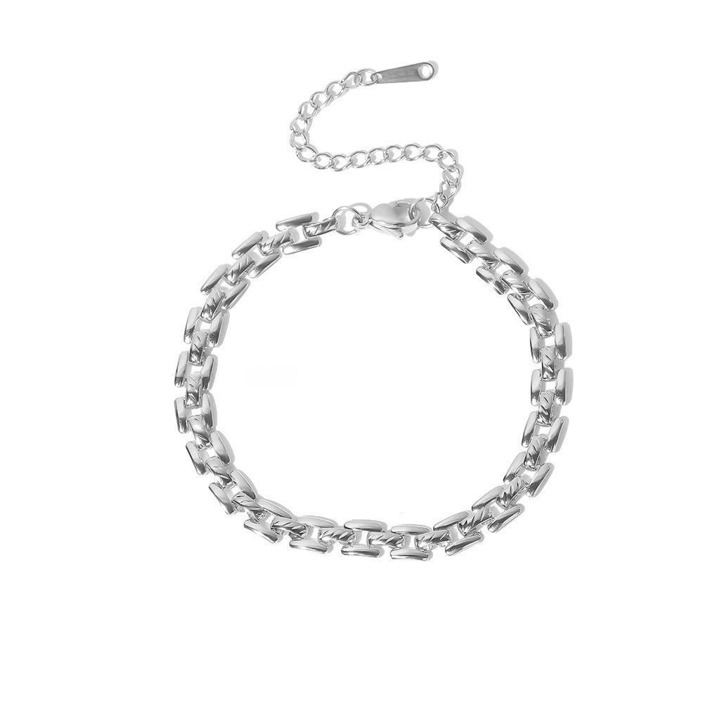 European and American Geometric Hollow Titanium Steel Necklace Women's Street Hip-hop Exaggerated Short Temperament Trend Does Not Fade