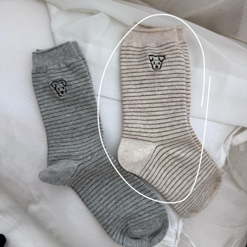 

Женские полосатые носки с вышивкой маленькой собачки, всесезонные универсальные носки до середины икры в школьном стиле 1 pair светло-бежевый