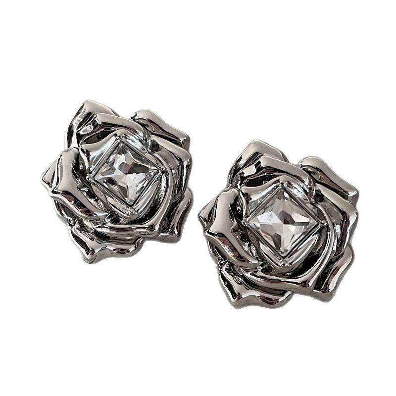 Róża Skalna Srebrne Trójwymiarowe Retro Metalowe Kolczyki Ciężki Przemysł Złocone Diamentami Średnia Klasyczna Elegancja Kolczyki Sztyfty Różane