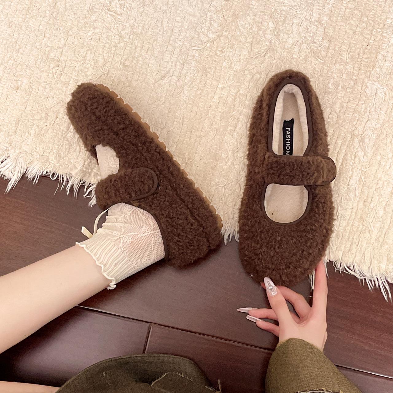 

2025 new French retro Mary Jane shoes women s flat-soled one-pedal velvet casual shoes soft-soled shallow beanie shoes 40 темно-коричневого кольору