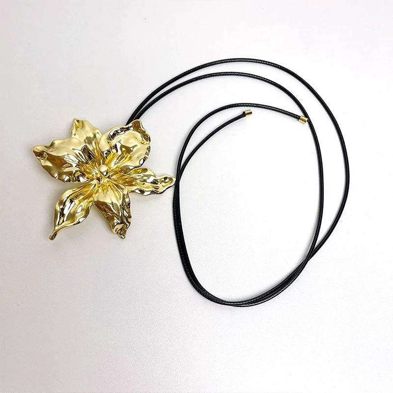 Tooxika Exaggerated Metal Large Flower Pendant Necklace Light Luxury Temperament Leather Rope Long Sweater Chain