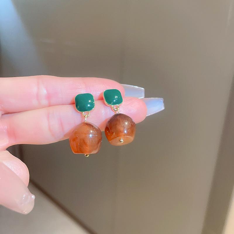Maillard coffee color oval earrings niche simple versatile stud earrings fashion temperament high sense earrings women