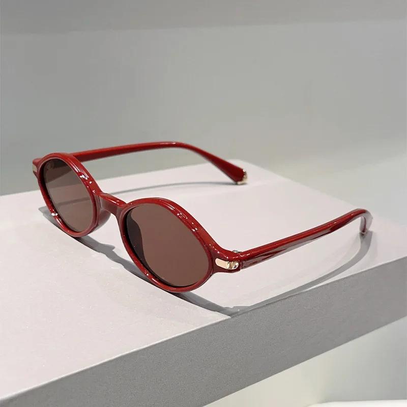 New Small Frame Vintage Rhombus Sunglasses Women For Men Luxury Brand Designer Sun Glasses Punk Popular Rivet Outdoor Eyeglasses