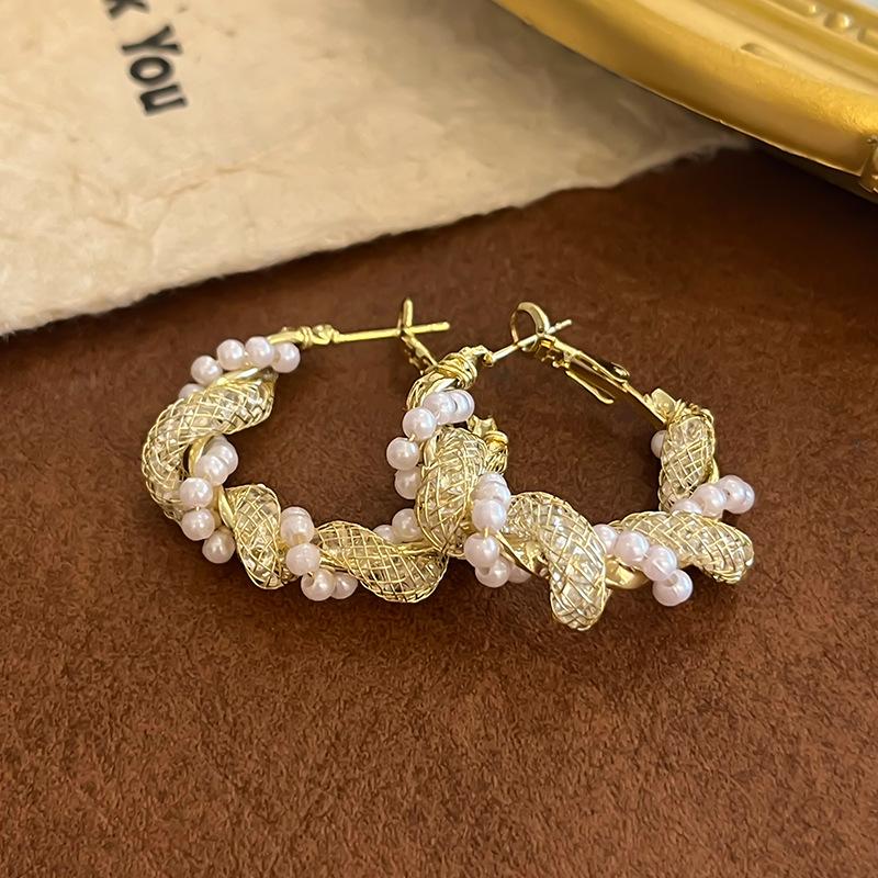 Maillard coffee color amber earrings women's autumn and winter high-end commuter style earrings light luxury niche design earrings