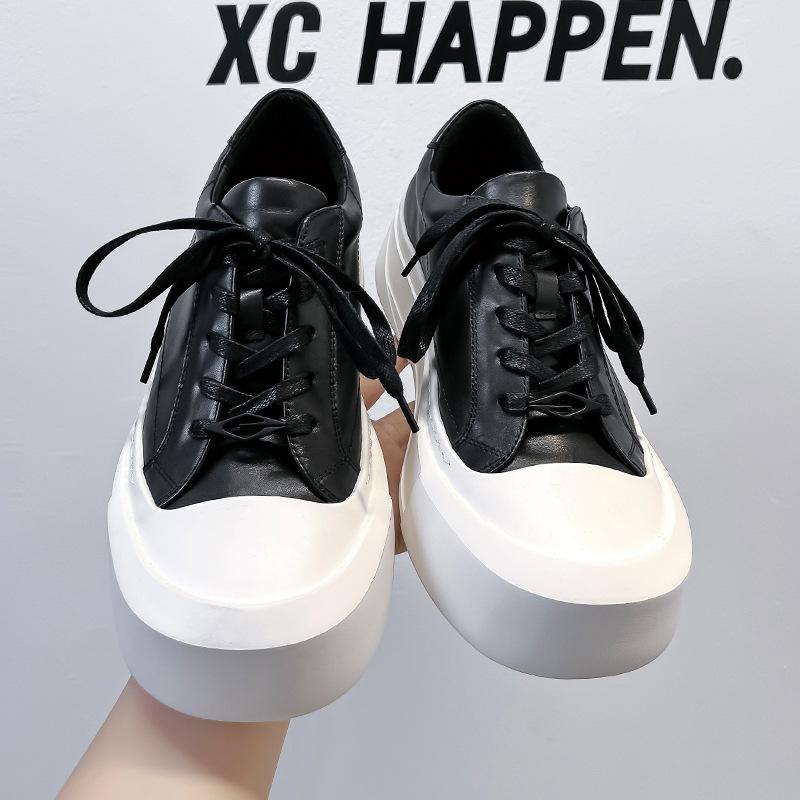 Małe białe buty, ta sama wysokość podwyższająca na grubej podeszwie dla mężczyzn i kobiet, buty derby dla par do dojazdów do pracy, buty na dużej platformie 66642-A