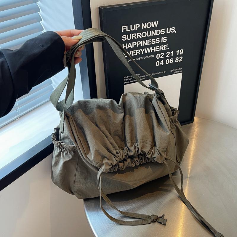 Simple Nylon Cloth Drawstring Shoulder Bag Women's New Messenger Bag Light Work Tote Bag