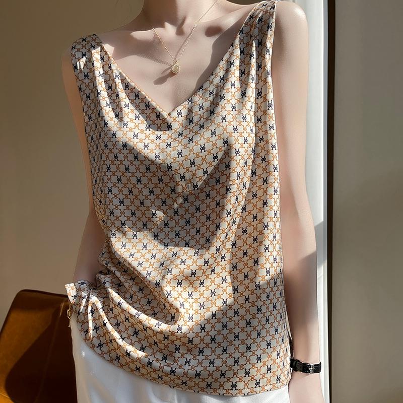 

Весенне-летние женские подтяжки с внутренней майкой и шелковой атласной поверхностью.