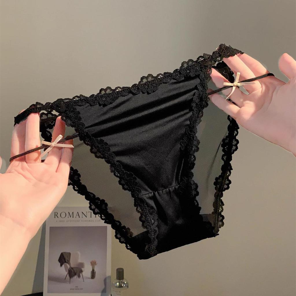 Niedrig geschnittene französische Taro-Lila Satin-Spitzen-Slips mit atmungsaktivem Baumwollzwickel und Beinabschlüssen