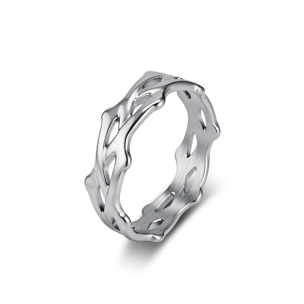 European Thorn Vine Titanium Steel Ring: Unisex, Personalized, Trendy, Non-fading, Handcrafted Wedding Jewelry for Men and Women.