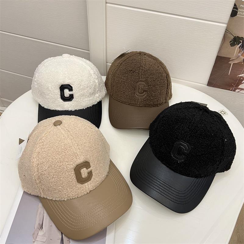 

Big C standard lamb fur brim splicing baseball cap women college style autumn and winter street fashion cap Adjustable 54 -59CM чорний