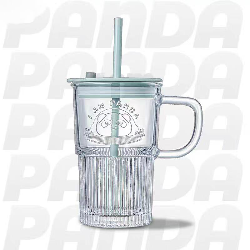 

Стакан для воды с тиснением «Панда» с ручкой, стакан для сока, стакан для кофе и чая с молоком с крышкой и трубочкой 401-500ml прозрачный