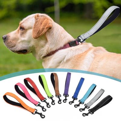 12 Zoll kurze Hundeleine, robuste Verkehrsleinen mit Karabinerhaken, reflektierende Hundeleine aus Nylon mit gepolstertem Griff für große und mittelgroße Hunde