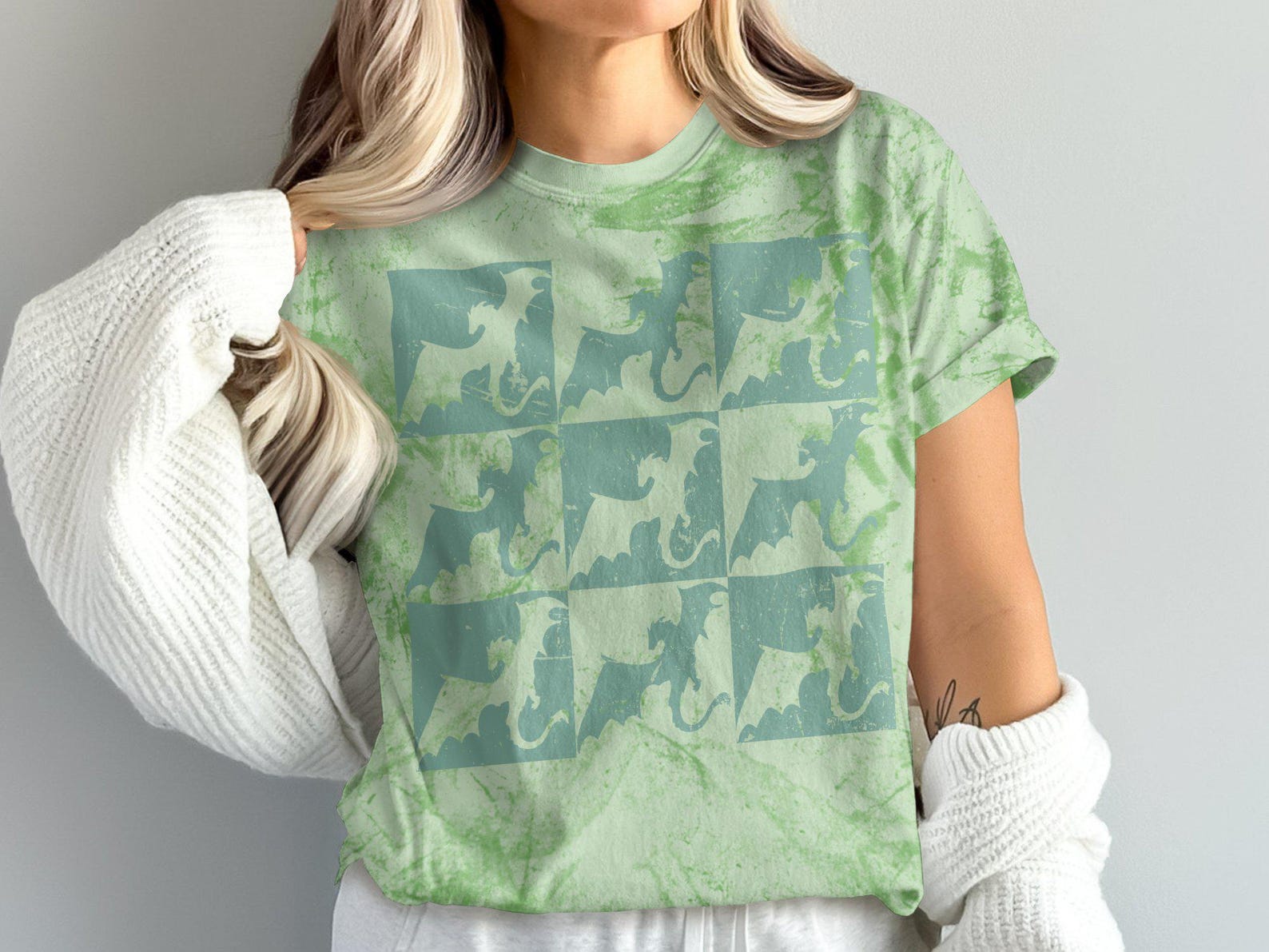 Dragon Pattern T-Shirt, Cool Retro Dragon Design Tee, Mythical Creature Graphic Shirt, Unique Fantasy T-Shirt for Dragon Lovers M