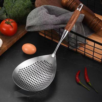 Großer Sieb mit ergonomischem Holzgriff, großes Fassungsvermögen, schnelles Ablaufen, dreieckige Löcher, Edelstahl 304, lebensmittelecht, große Schaumkelle