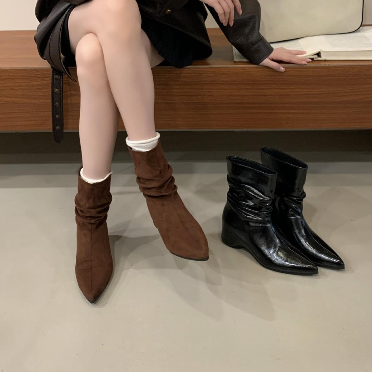 

2025 осень и зима новая острая замшевая модная высокая труба внутренний толстый каблук тонкий западный ворс мартин женские короткие ботинки 39 коричневый