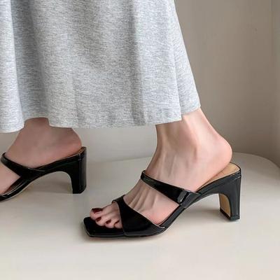 43 Enkle Komforttøfler Dame 2024 Sommer Høyhælte Firkantet Tå Åpen Tå Lakkskinn Sandalias De Mujer Sexy Svarte Hæler