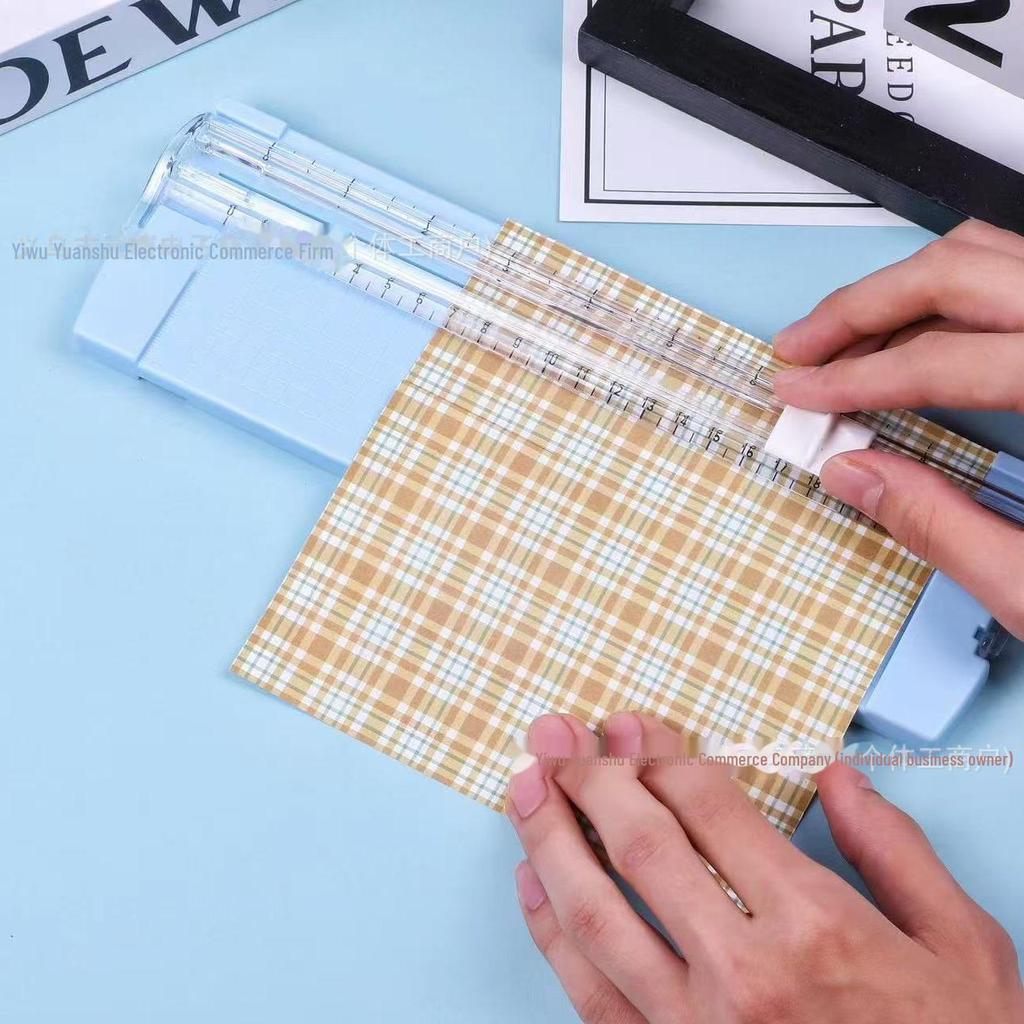 Dětská řezačka papíru A5 s bezpečnostním manuálem pro origami a fotografie.