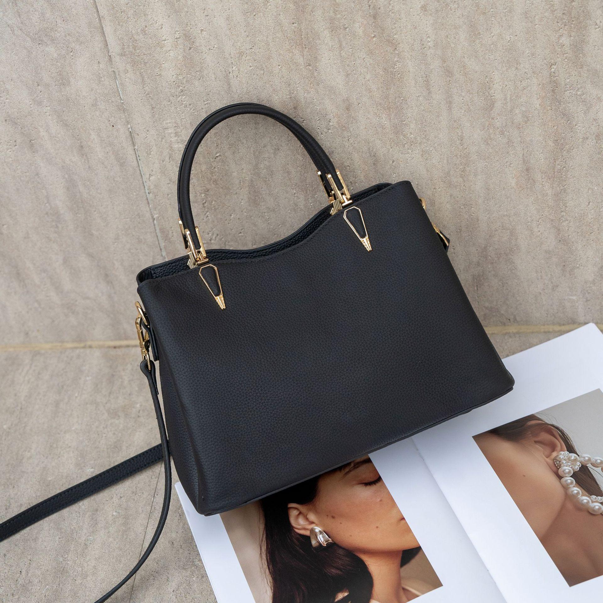 

Женская сумка из коровьей кожи на одно плечо Oblique Span Женская, нишевая модная практичная сумка для покупок Shell Oblique Span Bag чёрный