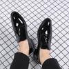 Modne męskie buty wizytowe dla mężczyzn Oksfordy Lakierowane Brogsy Klasyczne garnitury biznesowe Buty formalne Męskie skórzane mokasyny z frędzlami