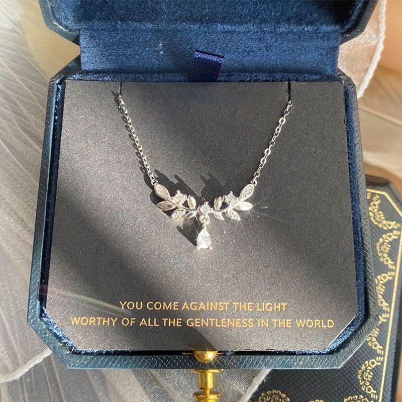 

Лавровый венок Богини Колосья пшеницы Ожерелье: Элегантный женский подарок с нишевым дизайном лаврового цветка и капли воды для дня рождения лучшей подруги.