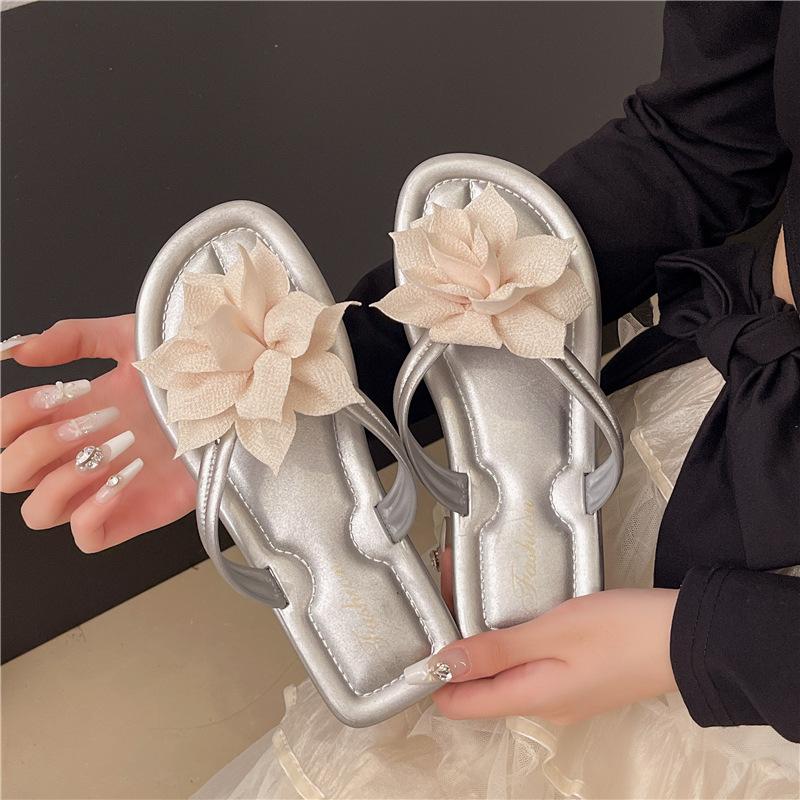 Seaside Vacation Wind Toe Flower Flip-flops Women's Flat-bottomed Cool Slippers Wear Non-slip Beach Shoes Summer