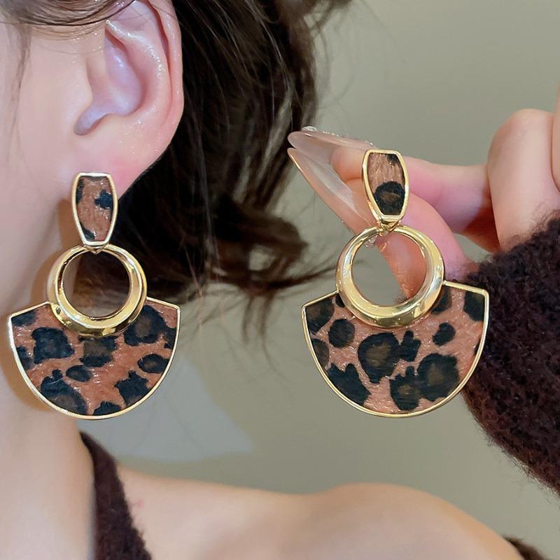 Silver needle autumn and winter retro leopard print geometric square round stud earrings Maillard simple earrings niche high-end earrings
