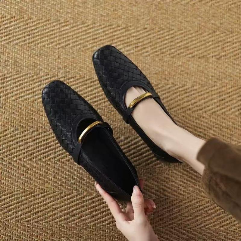 Women's Fashionable and High-quality Woven Leather Metal Decoration Square Comfortable Low Heel Versatile Single Shoes