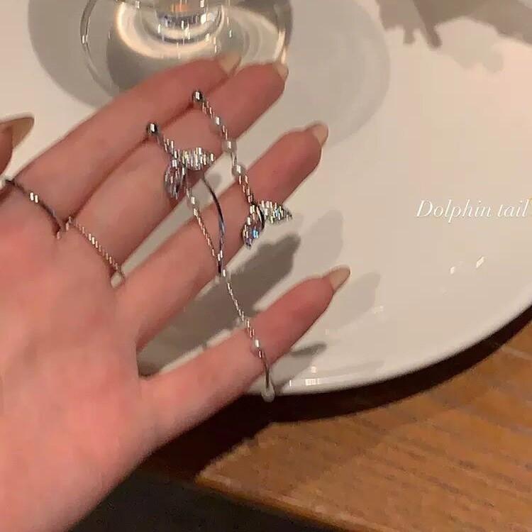 

Yu Shuxin earrings mermaid pearl fringed stud earrings ins style temperament advanced sense light luxury versatile earrings