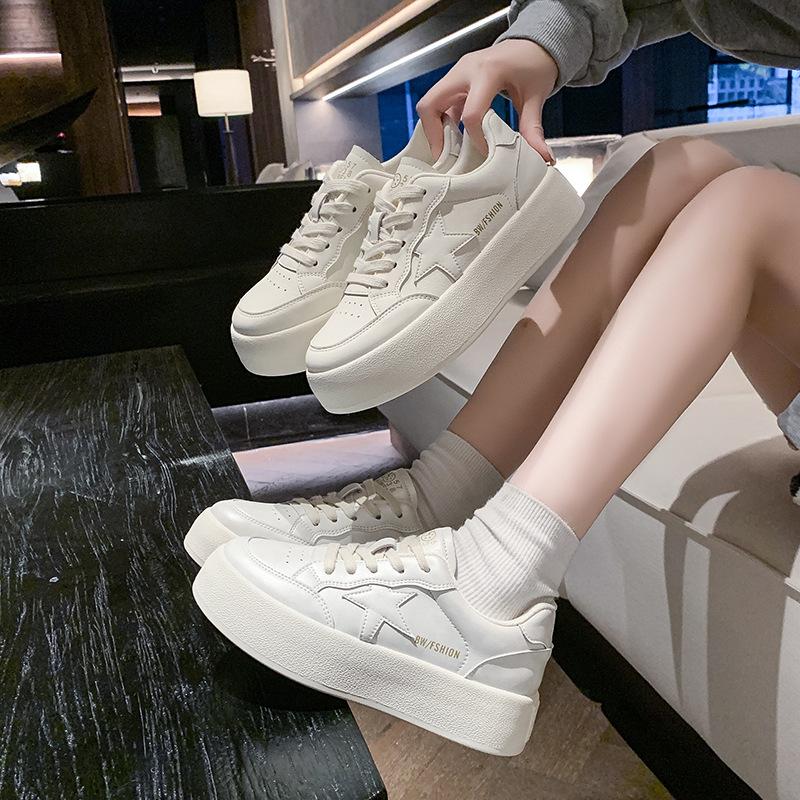 Platform white shoes women's 2025 spring new versatile foot small sports shoes lightweight casual star board shoes