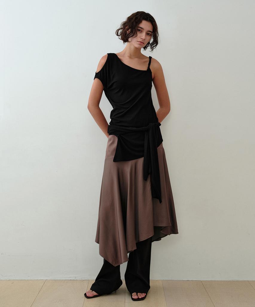 Simeteuligpeosenteu Unbalanced Twist Top / Black
