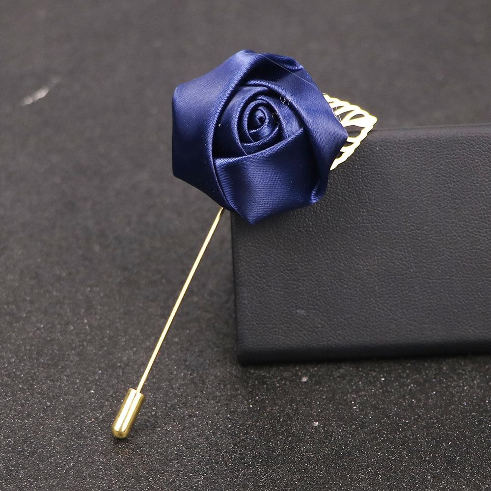 Elegant Rose Corsage Brooch Red Blossom Flower Pin with Long Needle Clasp for Women Men Versatile Lapel Accessory for Jacket Dress Suit