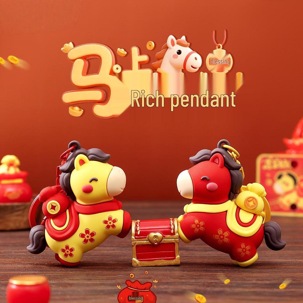 Neujahrs Glückspferd Schlüsselanhänger: 3D Weichgummi Pferdefigur Ornament für Tasche oder Auto