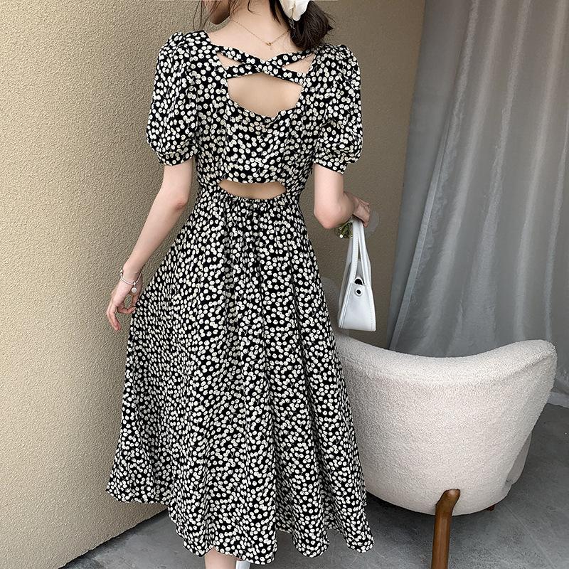 Sommer Taille Mittellang Neckholder Aushöhlung Französische Puffärmel Quadratischer Kragen Kurzärmliges Blumenkleid