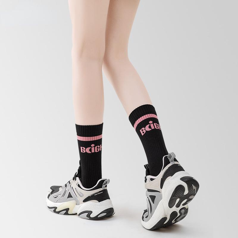 Größe 35-39 Dünne, wadenlange, atmungsaktive Laufsocken für Damen mit Deodorant und Handtuchunterseite