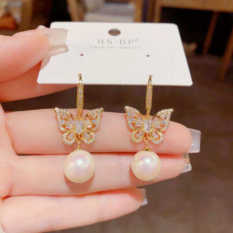 Exquisite, Elegant and Fashionable Zircon Butterfly Mabe Pearl Earrings Gentle and Sweet Temperament Earrings
