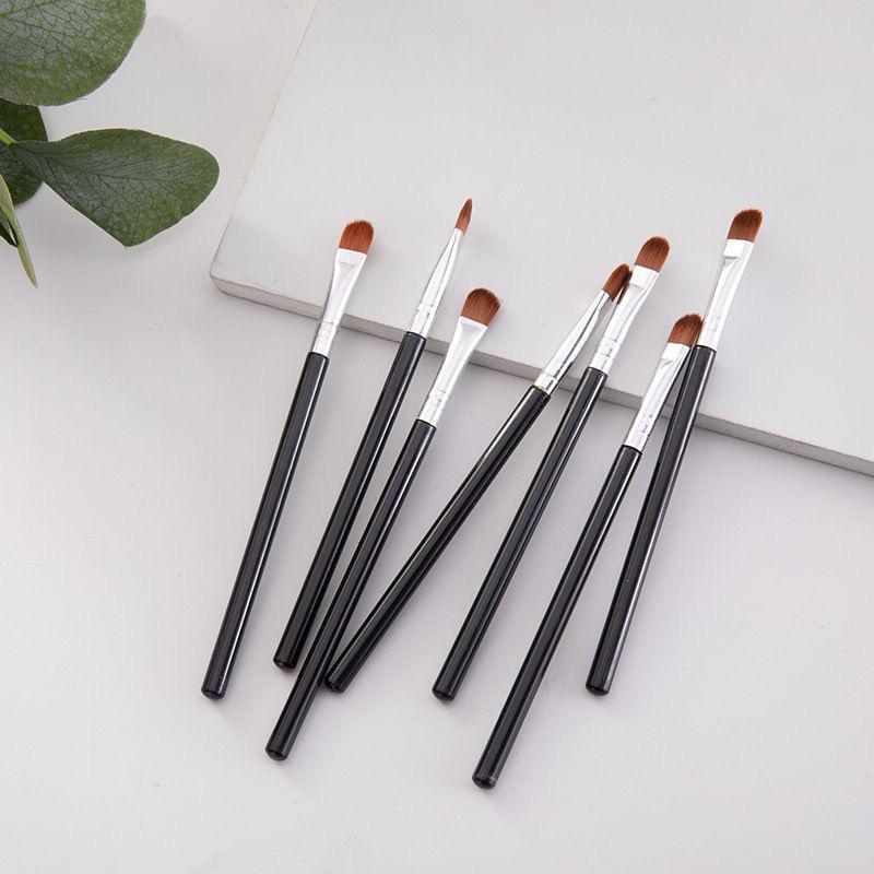 Beginner's Black Long-Handled Eyeshadow Brush