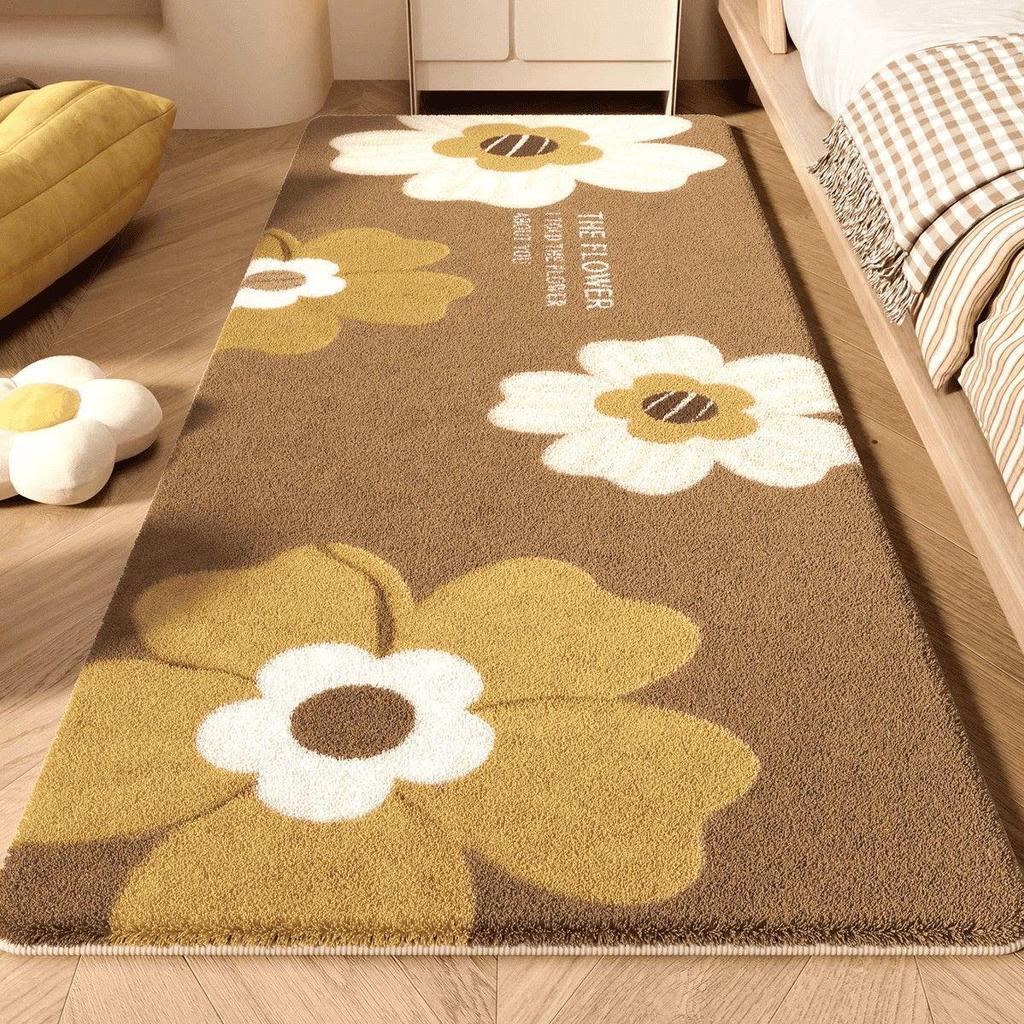 Ins Fresh Bedroom Rug: Cute Flower Design, Cool & Dirt-Resistant, Thick Non-Slip Foot Mat for Bedside or Coffee Table.