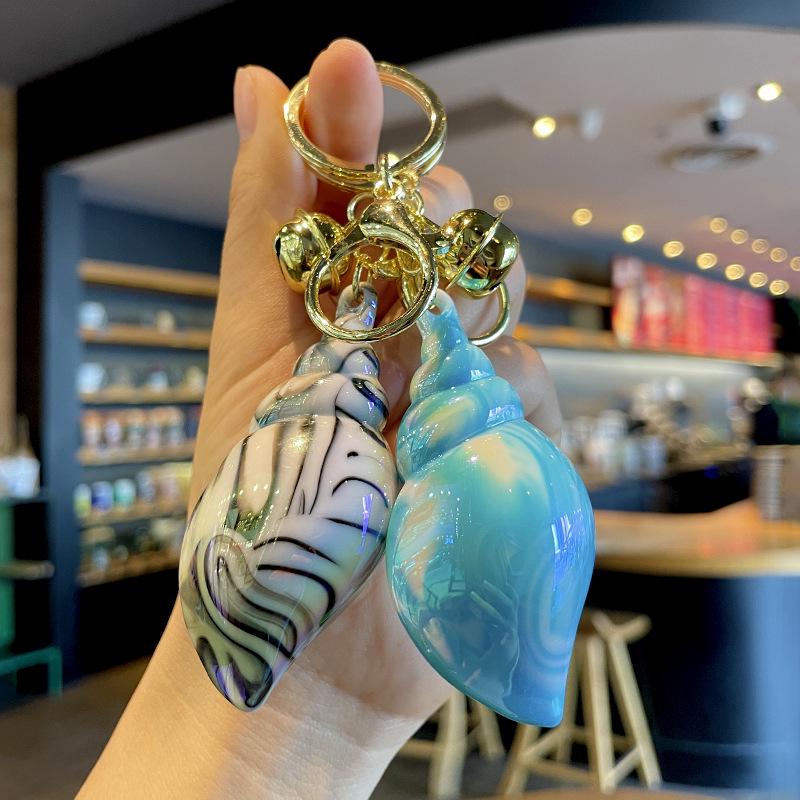 Iridescent Seashell Acrylic Keychain: Chic & Colorful Pendant for Girls' Bags & Cars