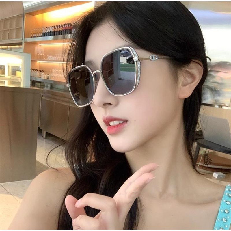 Stylish and Versatile Sunglasses for Women, UV Protection, Large Frame, High-end Sunglasses