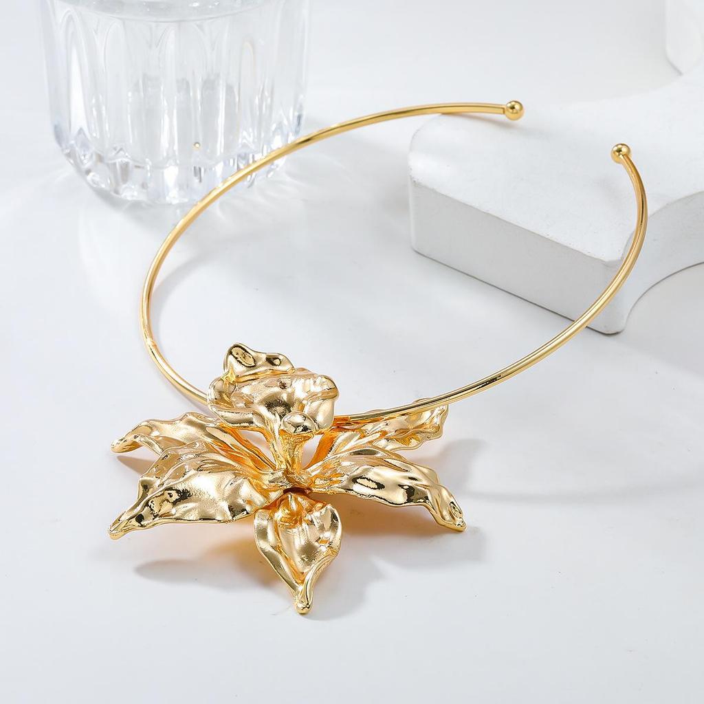 Exaggerated Flower Alloy Necklace - Trendy European/American Hip-Hop Style
