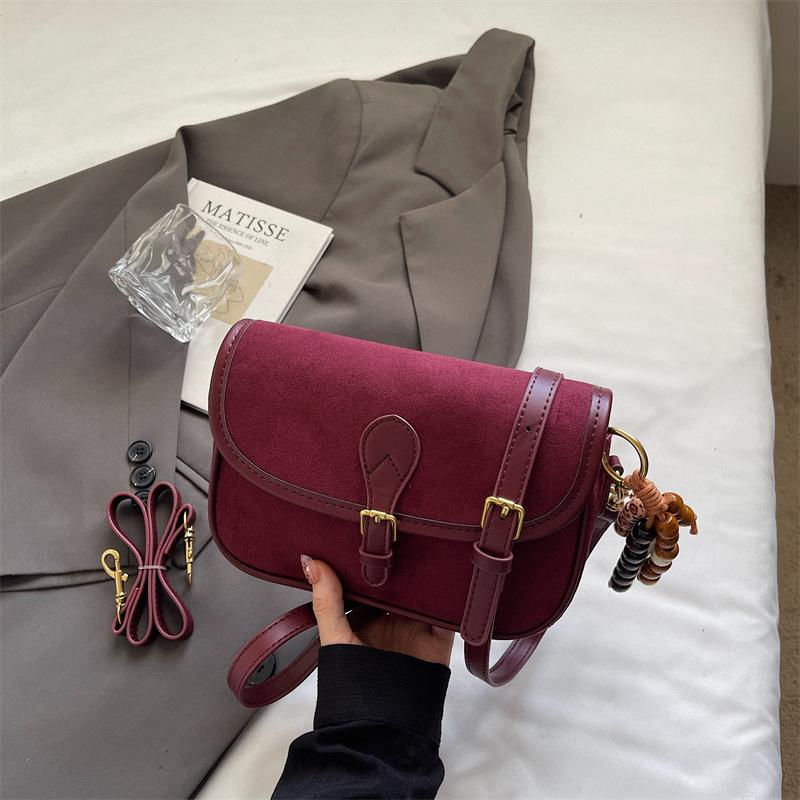 

Ретро маленькая квадратная сумка сумка подмышку женская 2025 осень новая мода нишевая сумка на плечо для работы通勤 сумка-мессенджер no pendant красный