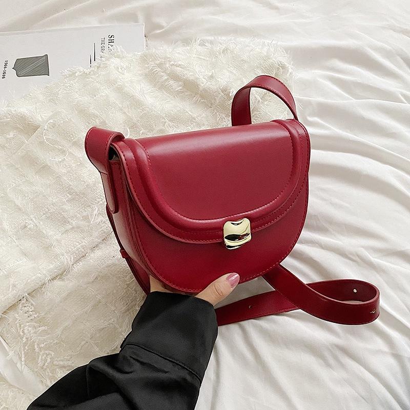 IELGY women s retro versatile high-end messenger saddle bag