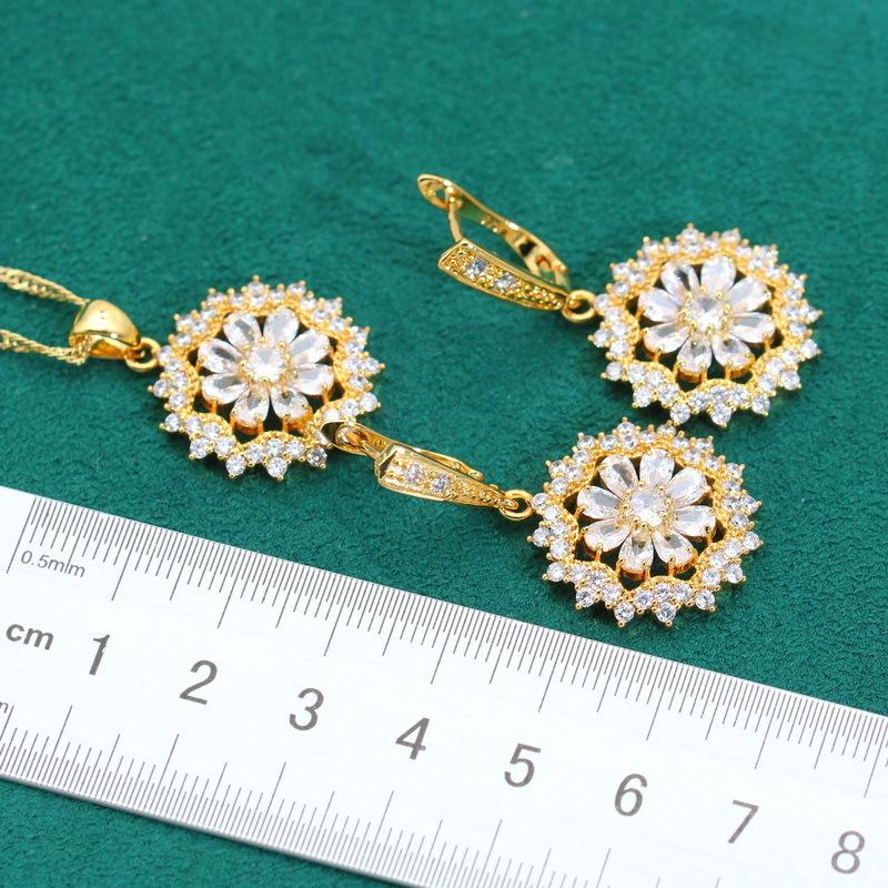 Květinový model Evropa a Spojené státy Nejprodávanější šperky Zirkonový náhrdelník Náušnice Prsten Zlatá šperková sada