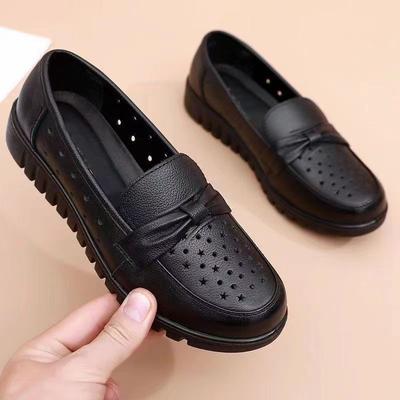 Sommer neue mittelalte und ältere Lederschuhe bequeme rutschfeste Sandalen Damen weiches Leder hohl atmungsaktive Lochschuhe weiche Sohle
