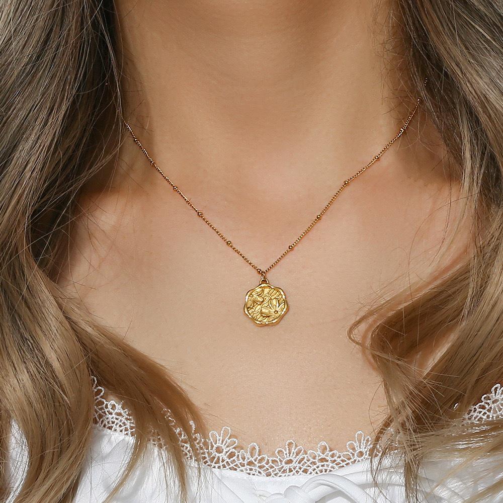 18K Gold Plated Peach Blossom Pendant Necklace - High-Grade, Non-Fading Three-Dimensional Collarbone Chain