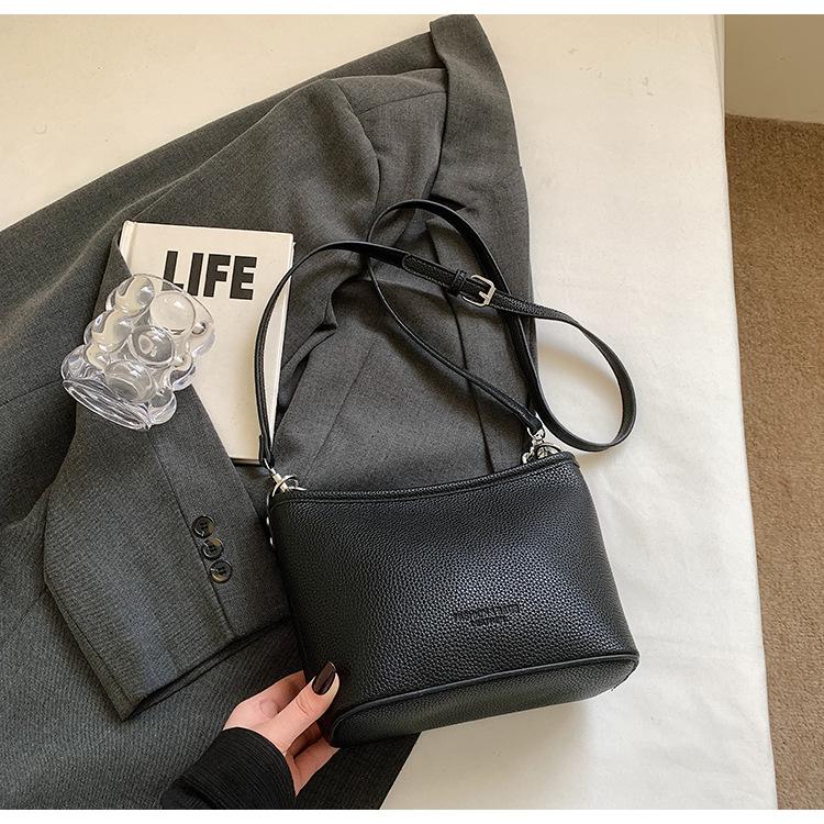 

Premium texture bag 2025 spring new fashion Korean messenger bag retro popular portable bucket bag